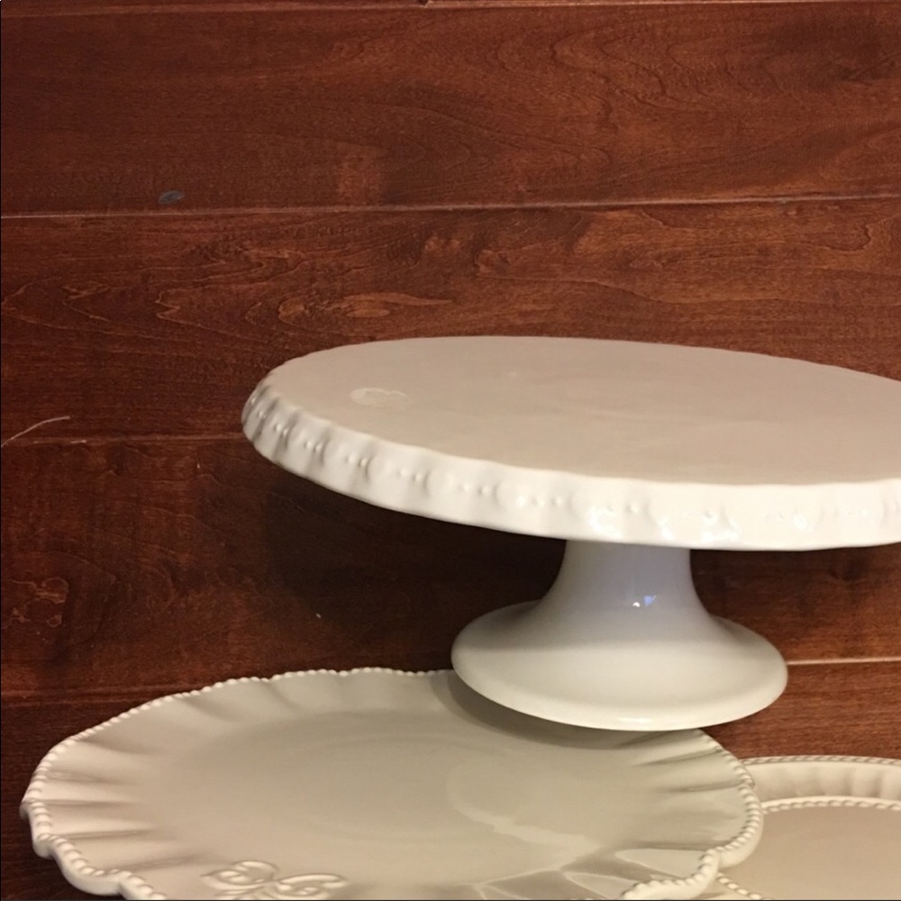 Beautful cake/cupcake/dessert stand for gatherings